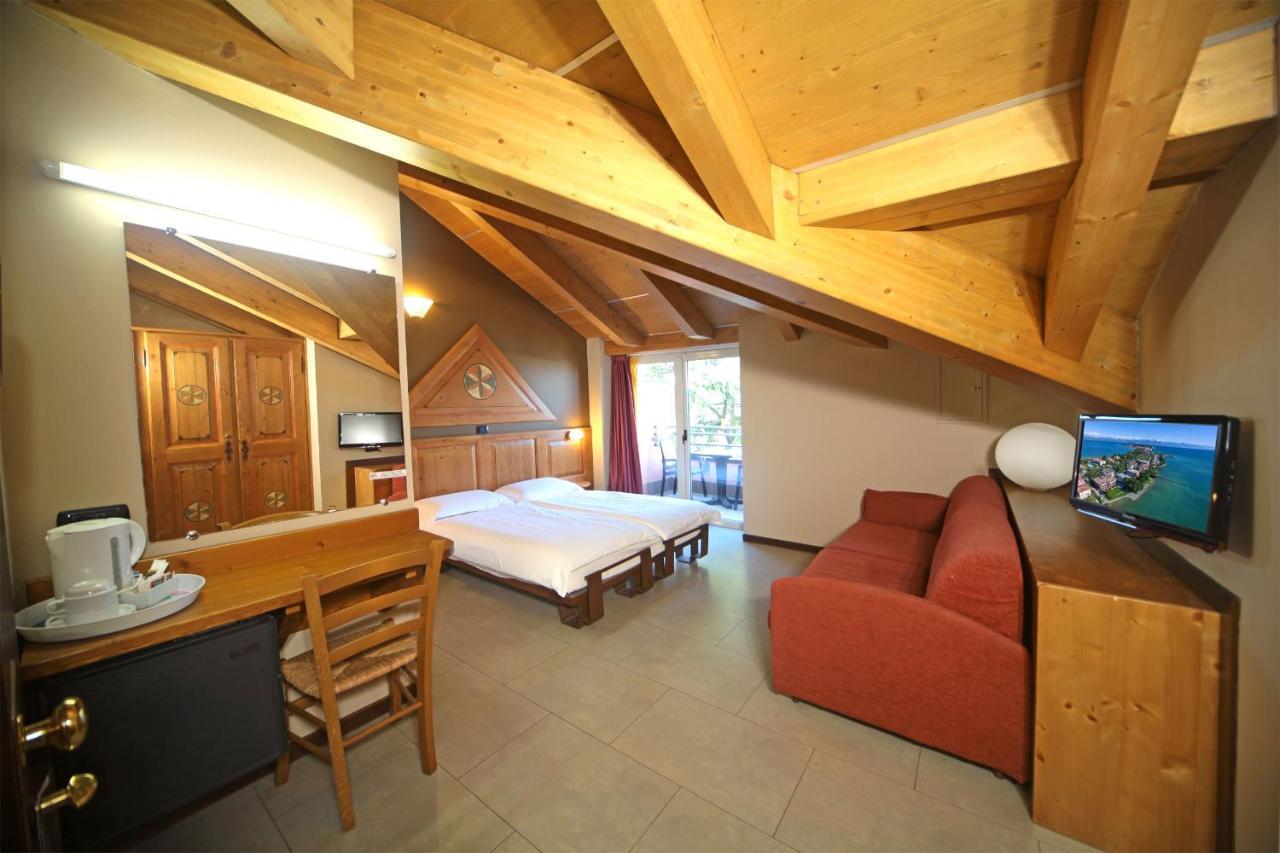 Hotel Smeraldo Σιρμιόνε Εξωτερικό φωτογραφία