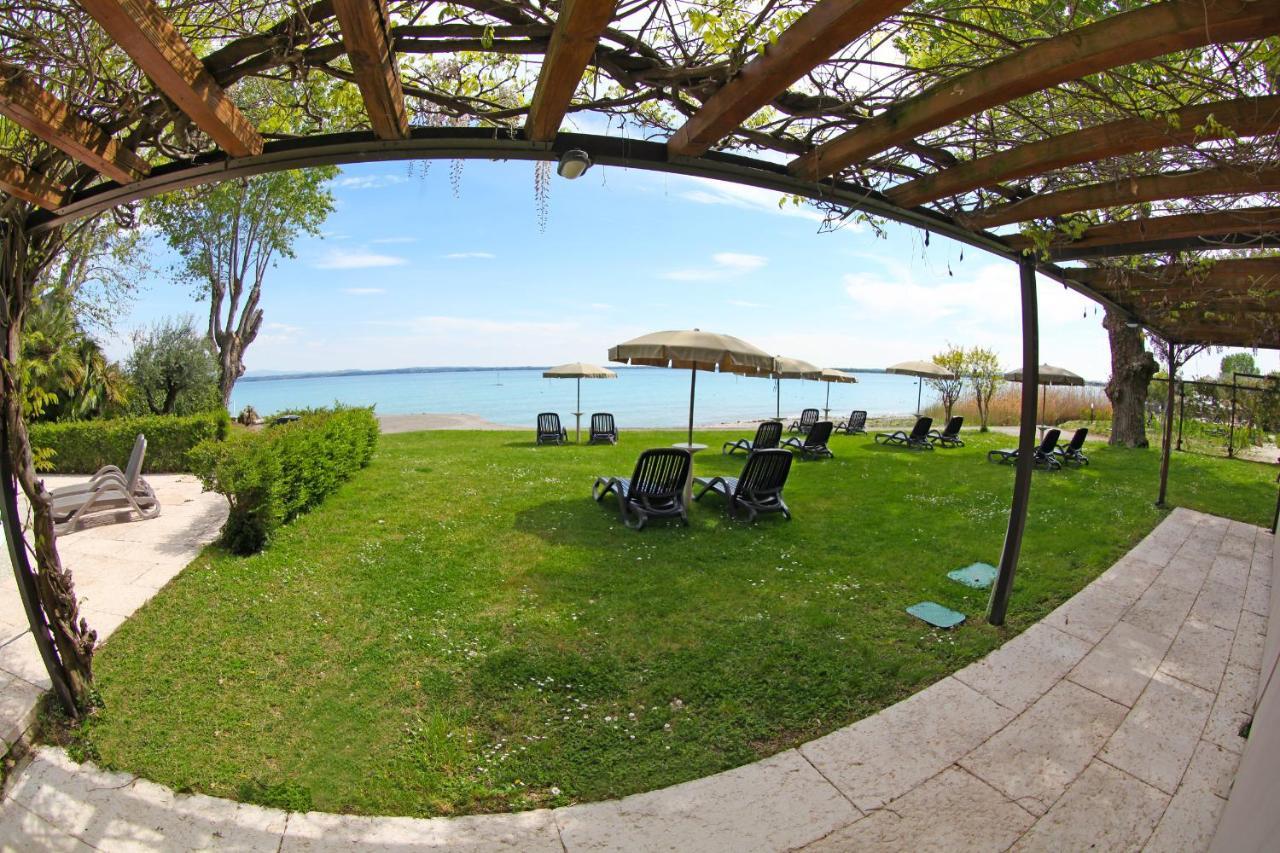Hotel Smeraldo Σιρμιόνε Εξωτερικό φωτογραφία